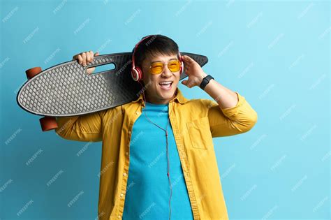 Premium Photo Asian Man Listening Music Positive Man Wearing