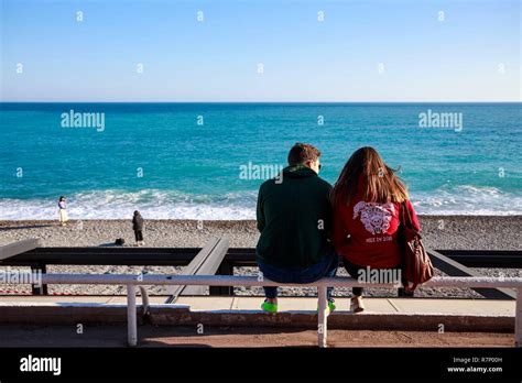 France Alpes Maritimes Nice Quai Des Etats Unis Couple Sitting