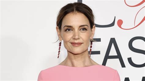 Katie Holmes Der coolste Nagellack für kurze Nägel ist im Winter 2024