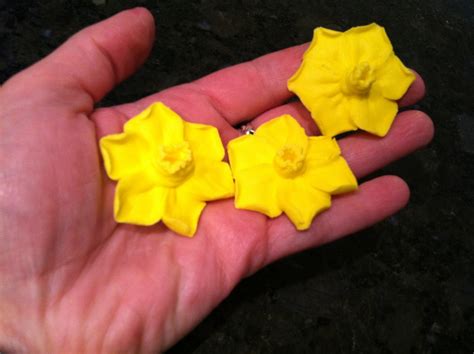 The Iced Queen Royal Icing Daffodils