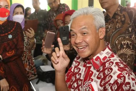 Klarifikasi Soal Siap Jadi Capres 2024 Ganjar Pranowo Tiba Di Kantor