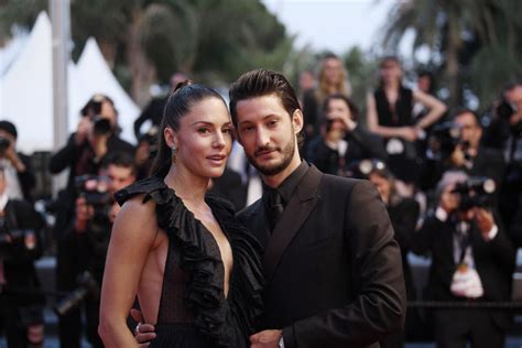 Photo Pierre Niney Et Sa Femme Natasha Andrews La Mont E Des