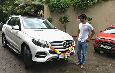 Vicky Kaushal Kartik Aaryan Varun Dhawan Stunning Lavish Car Collection