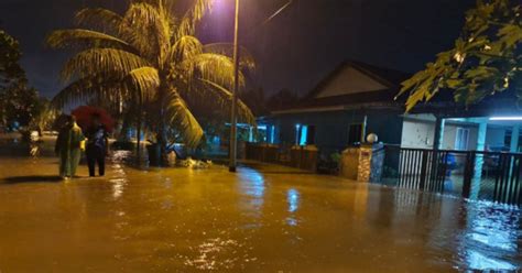 Banjir Kilat Landa Kuching Harian Metro