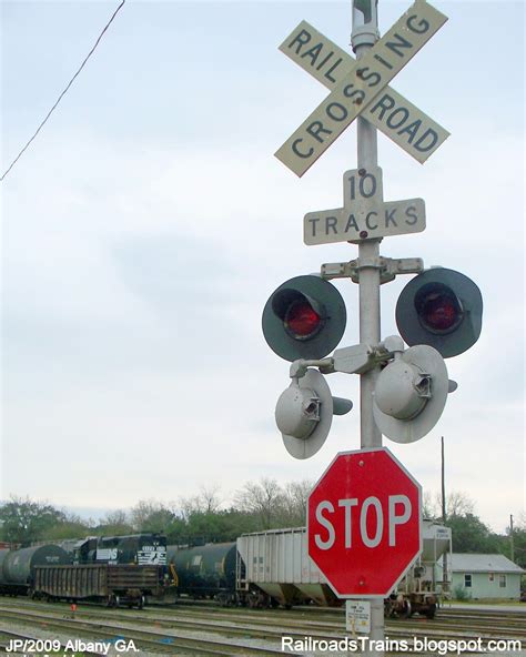 Railroad Freight Train Locomotive Engine Emd Ge Boxcar Bnsfcsxfec