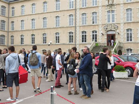 Côte Dor Baccalauréat Dijon Ambiance Au Lycée St Joseph