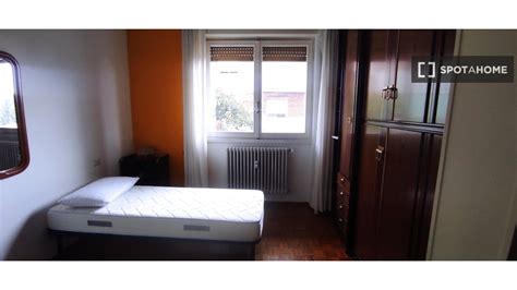 Zimmer Zu Vermieten In Wohnung Mit Schlafzimmern In Mailand Ref