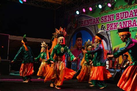 6 Tari Adat Kepulauan Riau Yang Masih Dipentaskan Sering Jalan