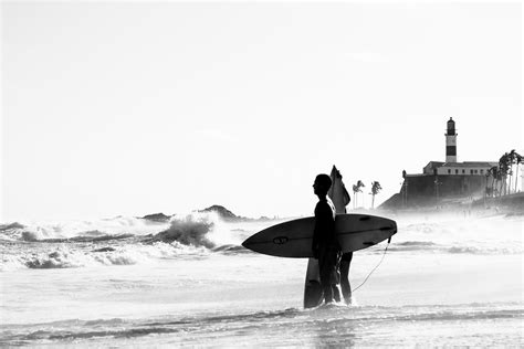 Surfing Black And White Wallpapers Top Free Surfing Black And White Backgrounds Wallpaperaccess