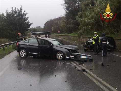 Rende Incidente Stradale In Prossimit Di Piano Monello Coinvolte Due