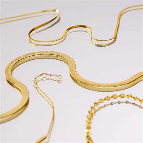 Types Of Necklace Chains Explained Oliver Bonas