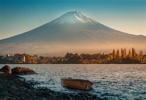 Imagem Da Paisagem Do Monte Fuji Sobre O Lago Kawaguchiko No Nascer Do