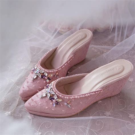 Sepatu Pengantin Wanita Hak Pendek Hingga Flat Shoes Untuk Resepsi