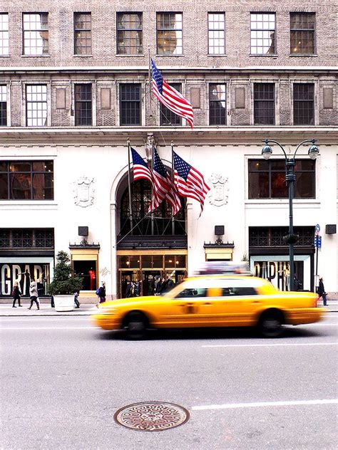 iconic yellow taxi cab in new york | Smithsonian Photo Contest ...