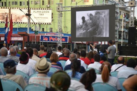 Conmemoran proclamación del carácter socialista de la Revolución Fotos