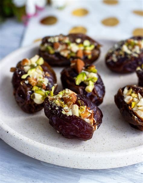 Stuffed Dates with Cream Cheese and Nuts Blog Hồng