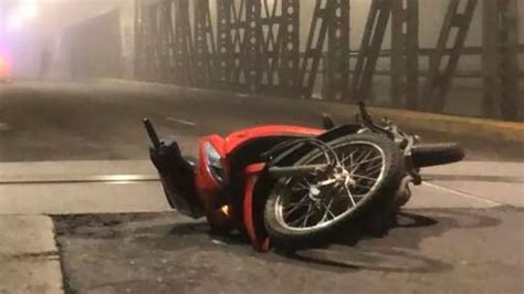 Un motociclista murió tras caer e impactar contra un puente en Río