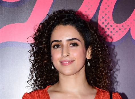 Sanya Malhotra Shared Bts Video From ‘badhai Ho Shoot Actress Fell Down While Dancing See Here