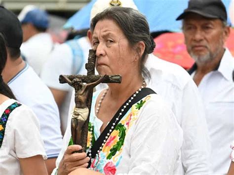 Desplazados de Tila peregrinan por la paz y restitución de sus viviendas