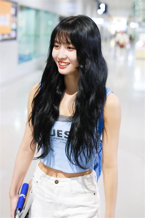 190827 - Momo airport fashion : r/twice