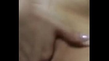 Mexicana se va al baño para masturbarse XVIDEOS