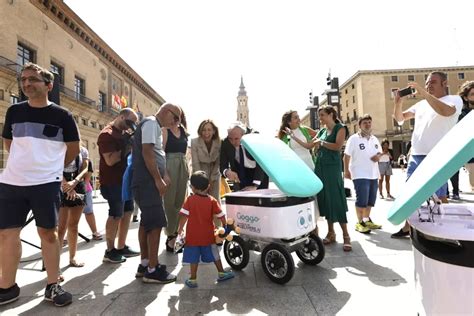 Fotos De Los Nuevos Robots De Goggo Network En Las Calles De Zaragoza