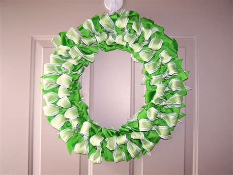 BabsMadeIt: Ribbon Wreath Tutorial