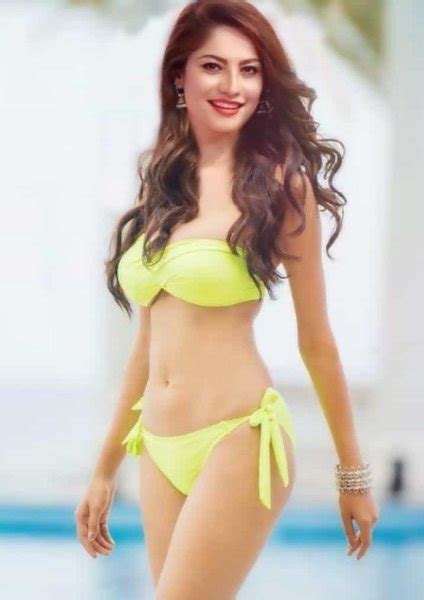6 Hot Sexy Neelam Muneer Bikini Pics