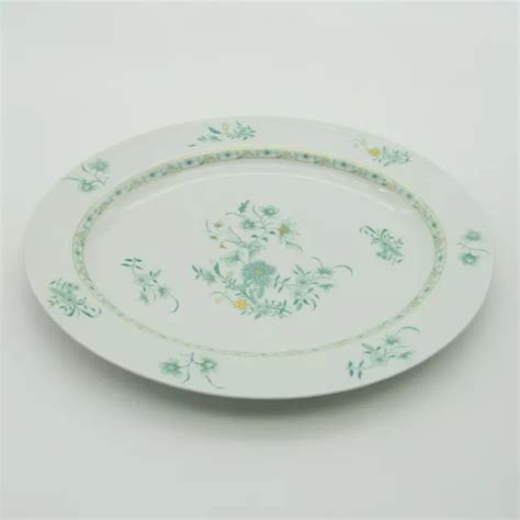 LIMOGES BERNARDAUD PLAT ovale en porcelaine décor de fleurs modèle