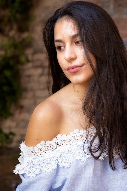 Premium Photo Portrait Of A Beautiful Brunette