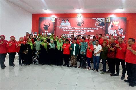 Kembalikan Formulir Di PDI P 3 Pendaftar Penjaringan Pilkada Kabupaten