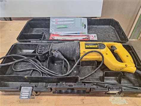 Dewalt Reciprocating Saw Dw303m With Carrying Case Used