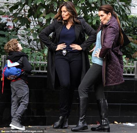 Mariska Hargitay and Brooke Shields film on set of Law and Order: SVU ...