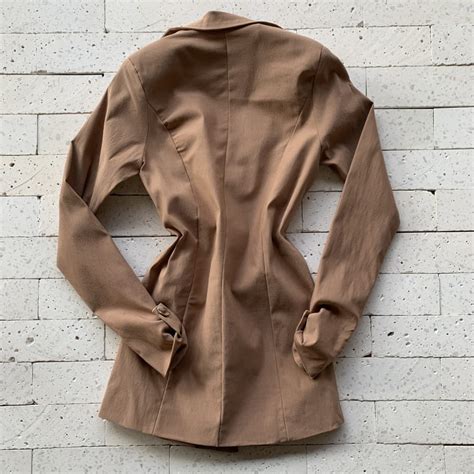 BLAZER BENGALINE ABOTOADURA NA MANGA NUDE Dondoca Moda Feminina