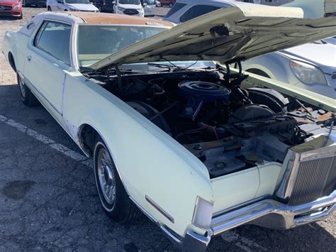 1972 Lincoln Mark IV Photo 07 Barn Finds