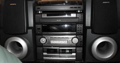 Aiwa Stereo System With Turntable