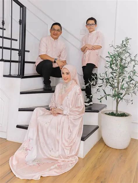 8 Inspirasi Outfit Bukber Dengan Kaftan Dari Pevita Pearce Titi Kamal