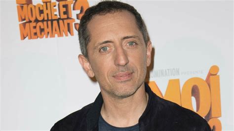 Photo Gad Elmaleh pose avec ses fils Raphaël et Noé pour le nouvel an