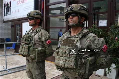 Mehmetçik Kosova nın kuzeyindeki Zubin Potok ta güvenliği sağlıyor