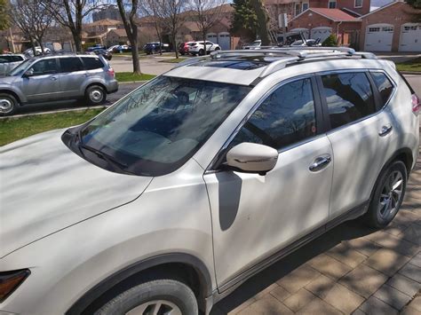 2019 Nissan Rogue Raised Rail Cross bars - RackTrip - Canada Car Racks ...