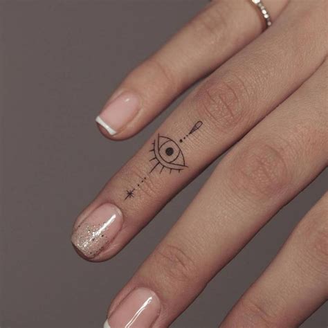 Fine Line Evil Eye Tattoo On The Finger D Vme Fikirleri Minimal