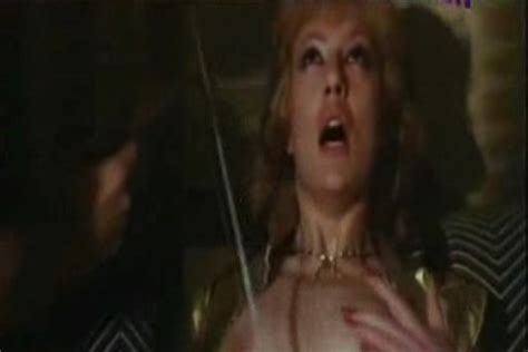 Naked Lorna Green in Botas negras látigo de cuero