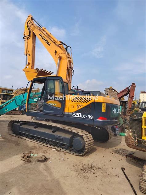 HYUNDAI 220LC 9S Tracked Excavator For Sale China RM31422