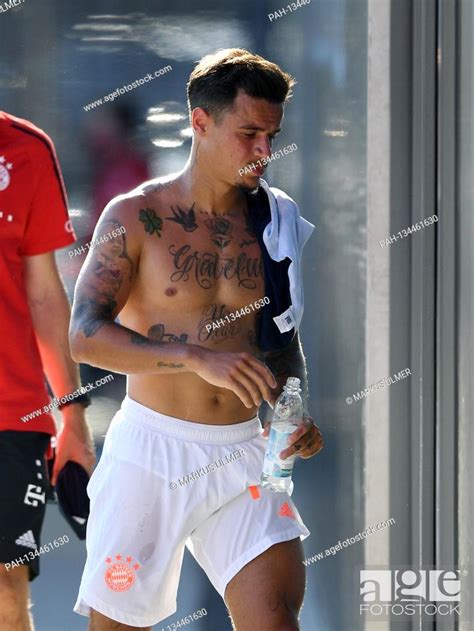 Philippe Coutinho Fcb After The Game Resigns Free Naked Torso