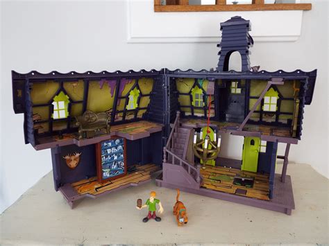 Scooby Doo Mystery Mansion Playset With 2 Figures Goo Turret ...