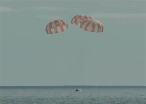 Splashdown Nasas Orion Returns To Earth After Historic Moon Mission