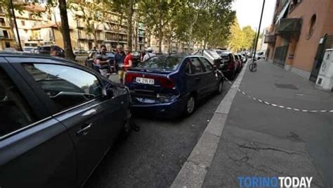 Torino Auto Investe Tre Pedoni Sul Marciapiede Video