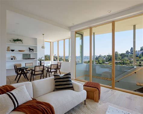 Gallery of Dimmick Drive Houses / FreelandBuck - 8