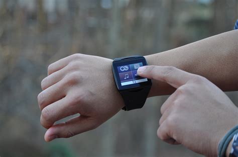 Qualcomm Toq Smartwatch Review Bonnie Cha Product Reviews AllThingsD