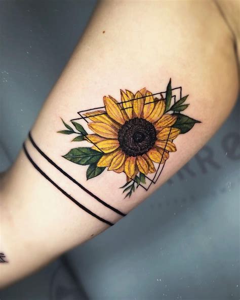 Barythaya Lunsford on Instagram: "🌻 . . . #sunflower #sunflowertattoo #flower #floral # ...